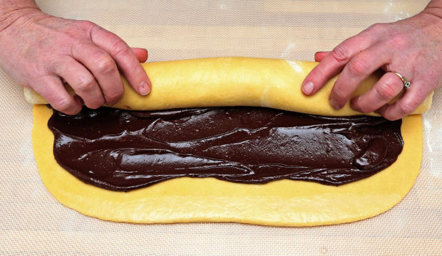 Making chocolate babka
